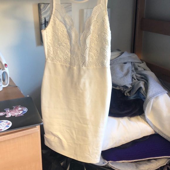 White bodycon dress with detail - Picture 2 of 4